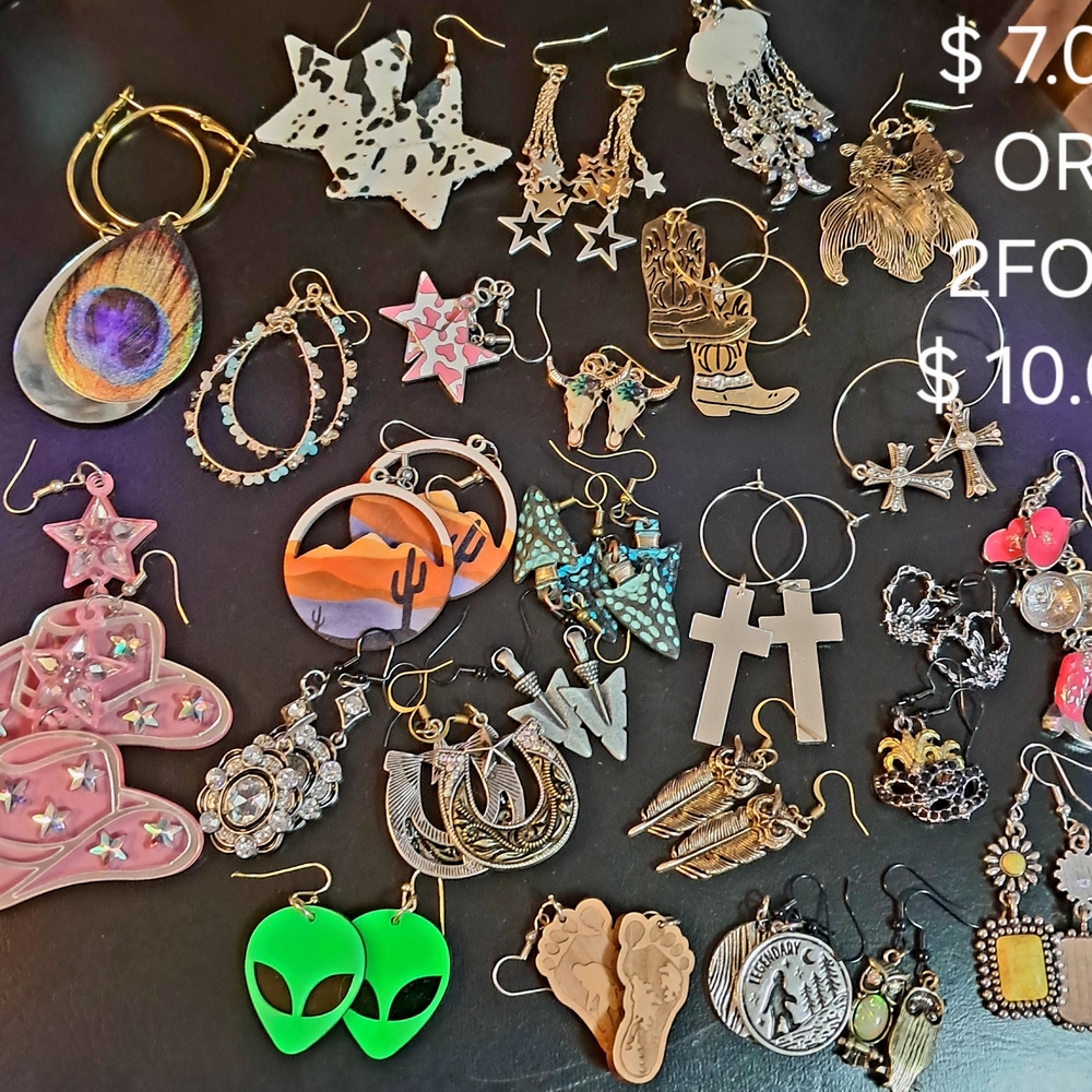 Assorted Women's Earrings Set